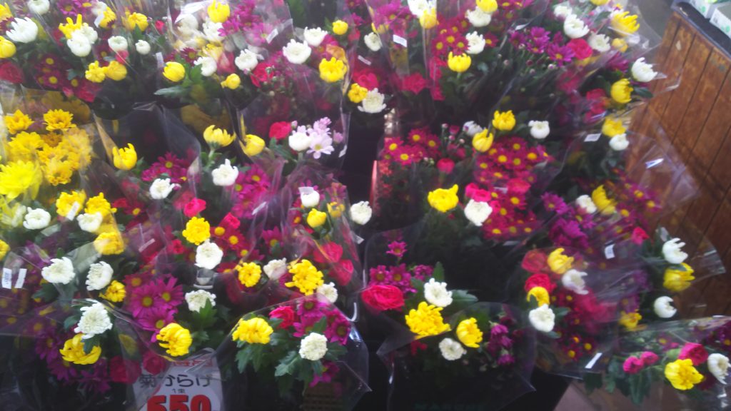 お盆花各種取り揃えております スーパーわかば お盆花各種取り揃えております スーパーわかば